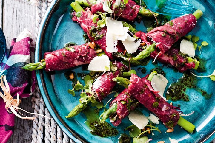 Beef carpaccio and asparagus rolls