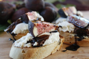 Crostini with Fresh Figs, Ricotta and Balsamic Reduction